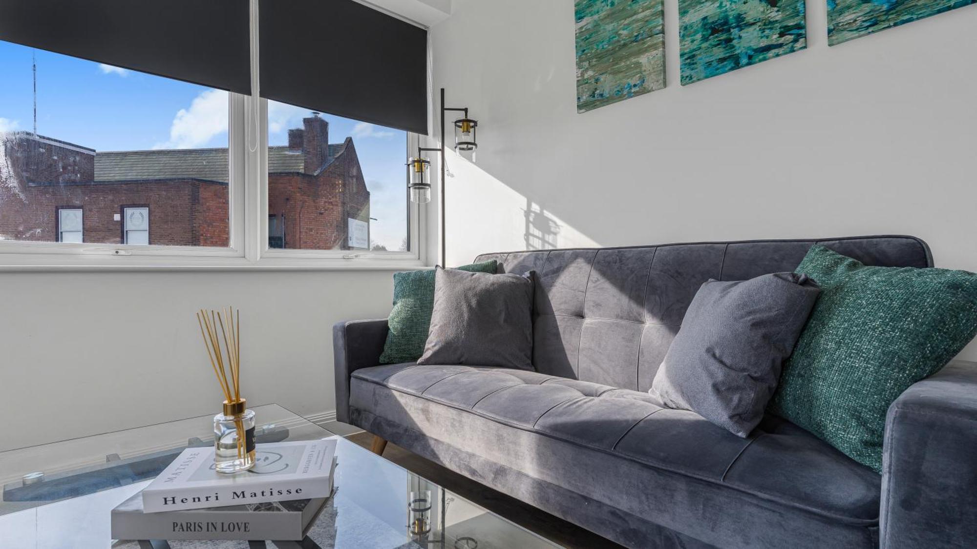 Cosy Luxury 2 Bedroom Near Nec & Airport Apartment *
