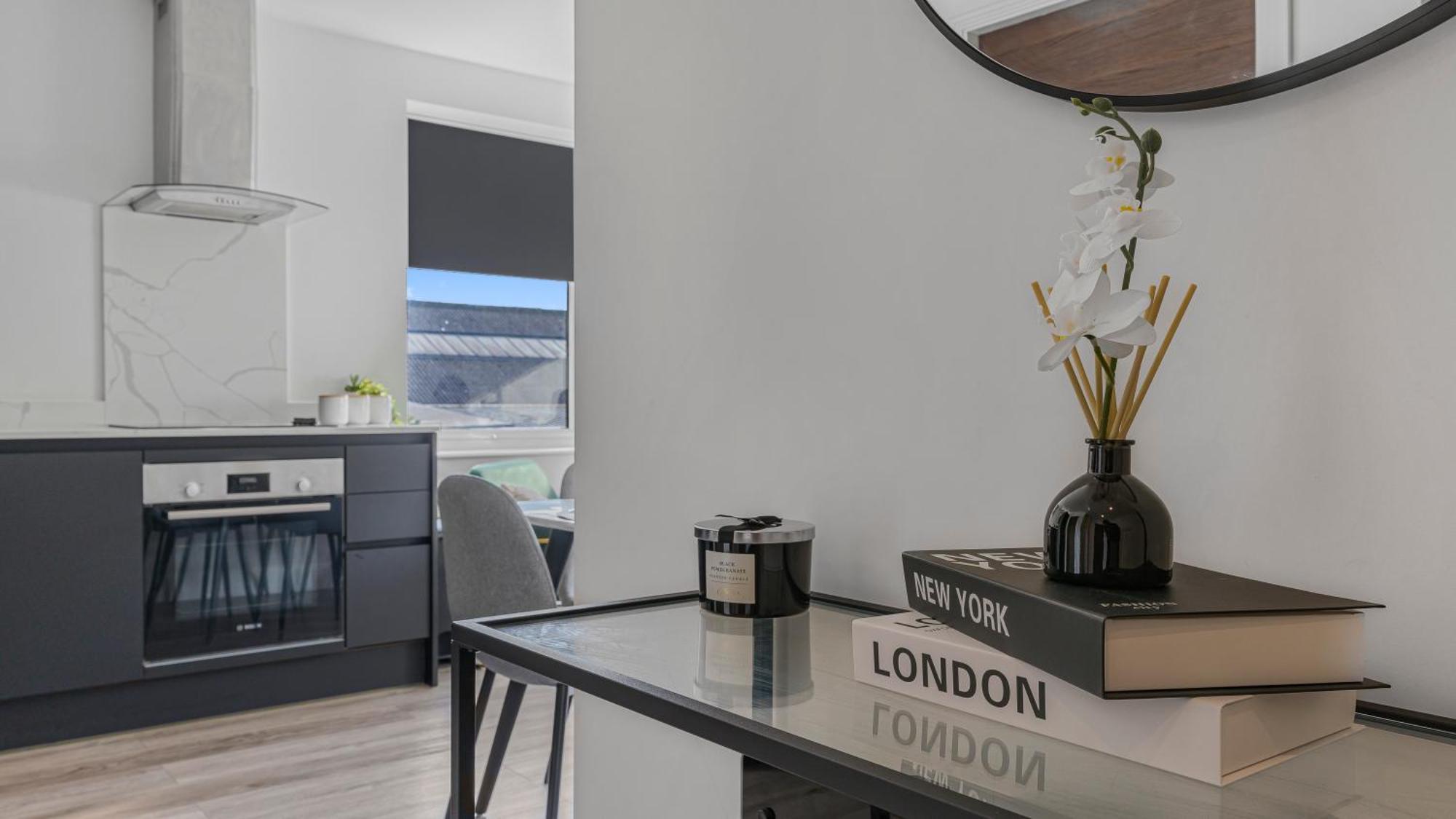 Cosy Luxury 2 Bedroom Near Nec & Airport Apartment